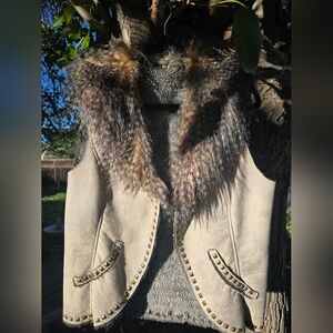 Montana Co Women's Faux Fur Trim And Faux Taupe Suede Western Vest